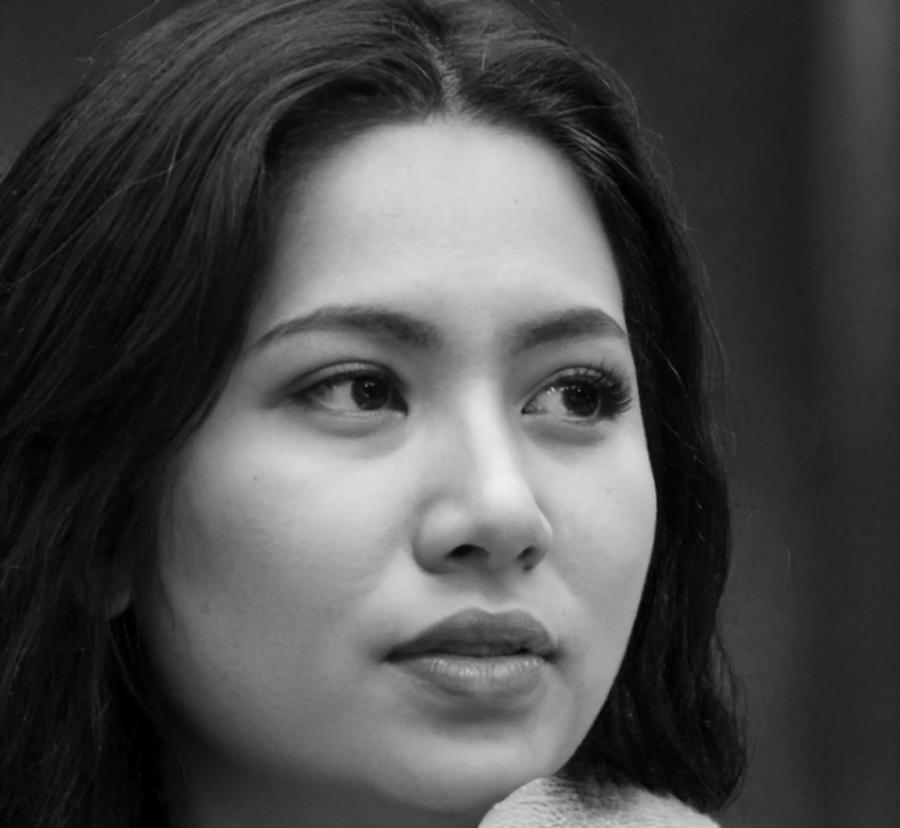 Retrato profesional de Celeste Valmaceda, instructora especialista en análisis financiero